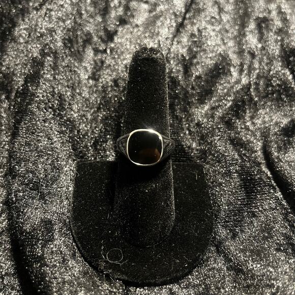 Black and silver Ring - Picture 1 of 1